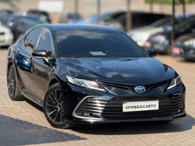 Toyota Camry 70 Hybrid Офіційне авто